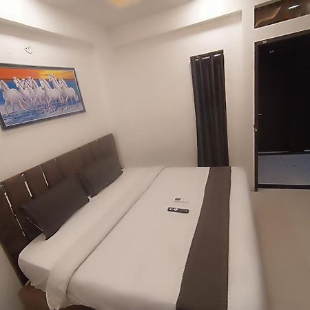 Hotel Kiwi Inn Vijaynagar Scheme 78 Indaur Exteriér fotografie