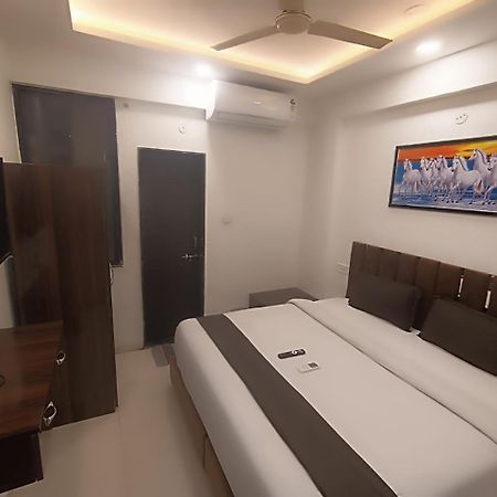 Hotel Kiwi Inn Vijaynagar Scheme 78 Indaur Exteriér fotografie