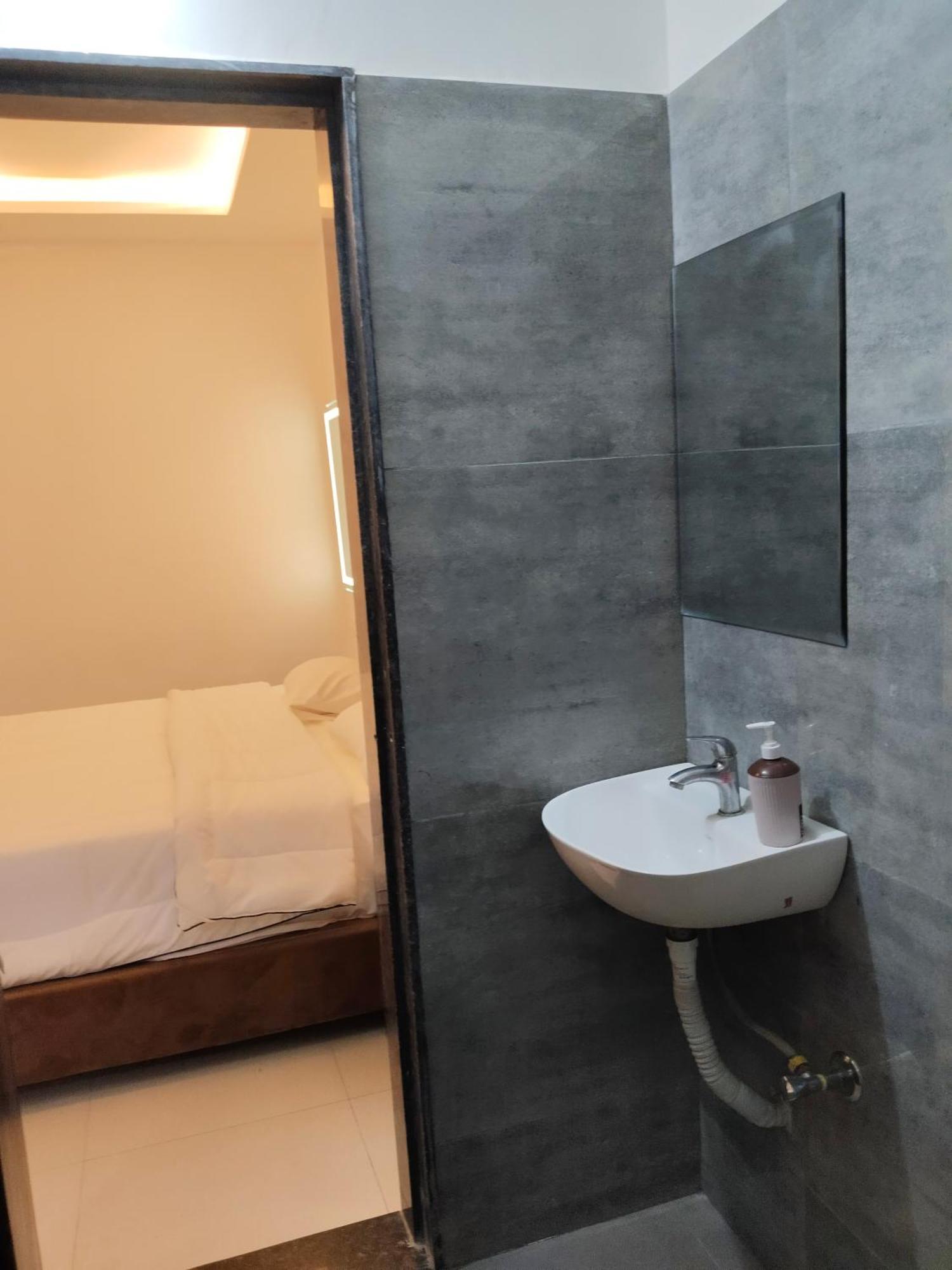 Hotel Kiwi Inn Vijaynagar Scheme 78 Indaur Exteriér fotografie