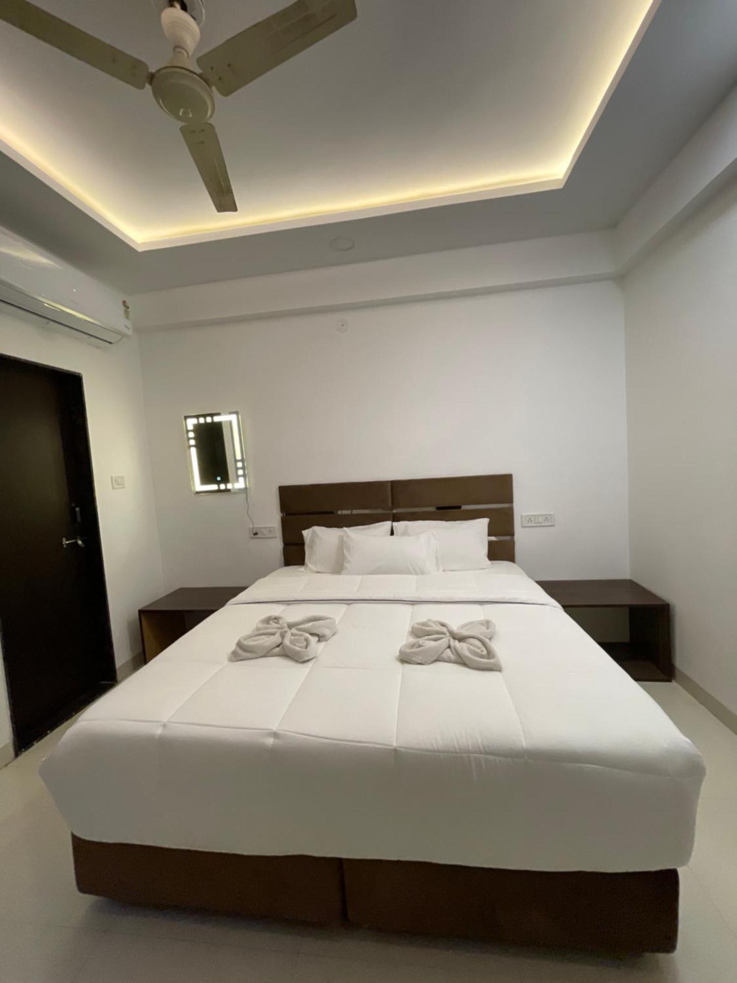 Hotel Kiwi Inn Vijaynagar Scheme 78 Indaur Exteriér fotografie