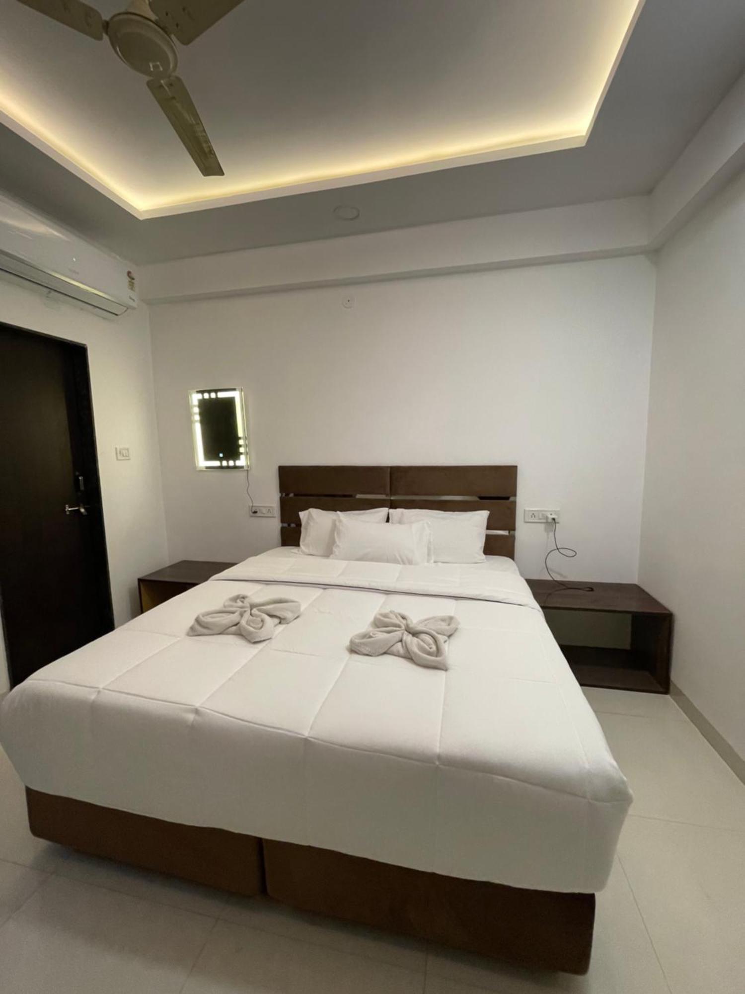 Hotel Kiwi Inn Vijaynagar Scheme 78 Indaur Exteriér fotografie