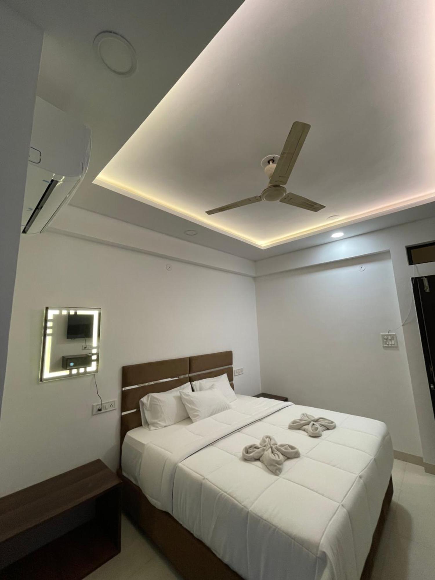 Hotel Kiwi Inn Vijaynagar Scheme 78 Indaur Exteriér fotografie