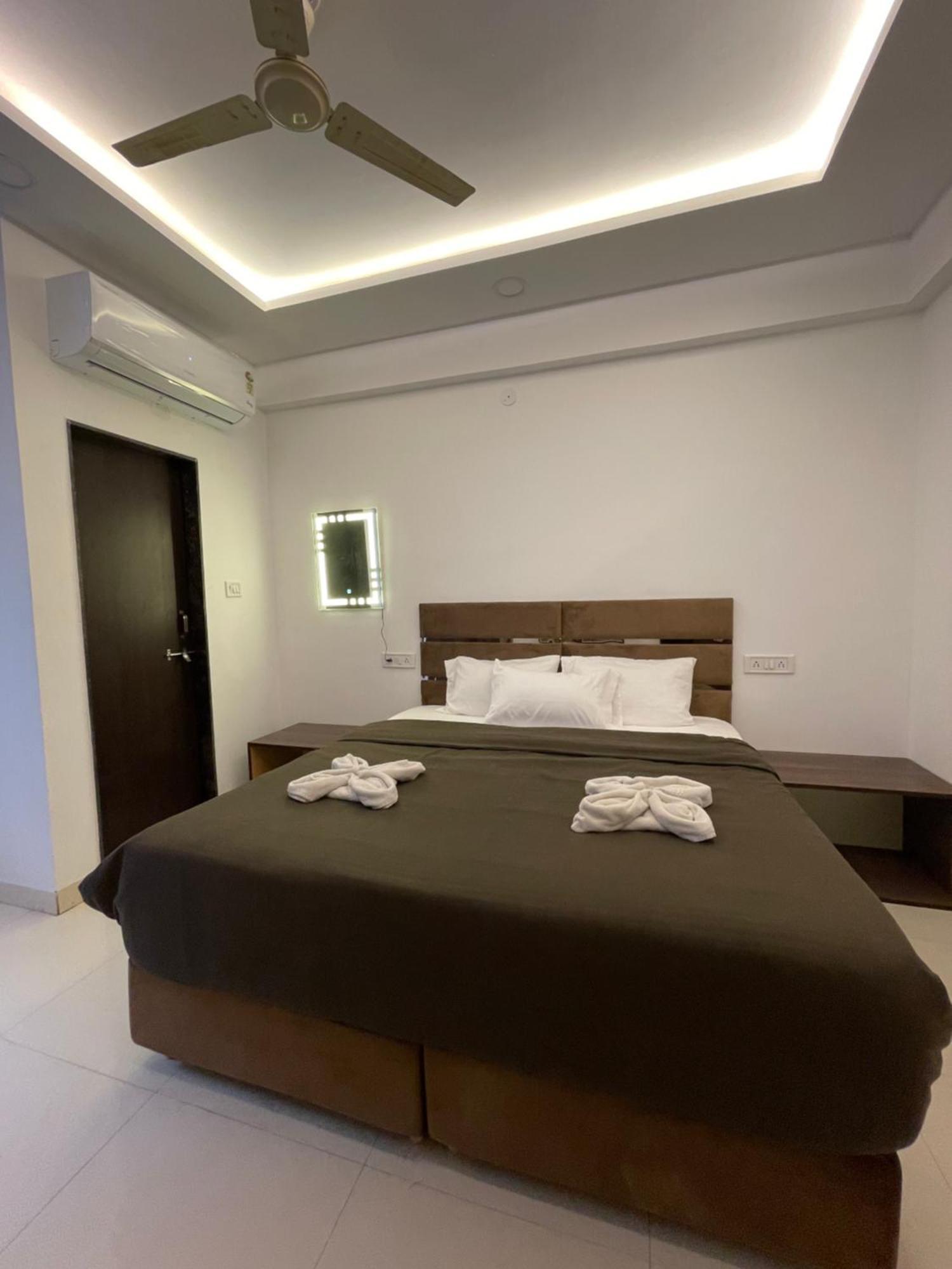 Hotel Kiwi Inn Vijaynagar Scheme 78 Indaur Exteriér fotografie