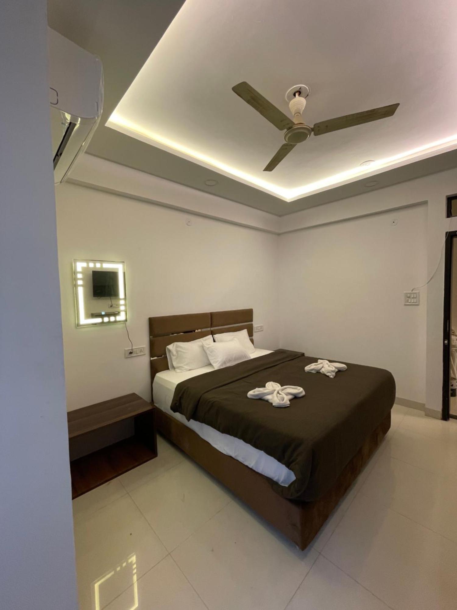 Hotel Kiwi Inn Vijaynagar Scheme 78 Indaur Exteriér fotografie