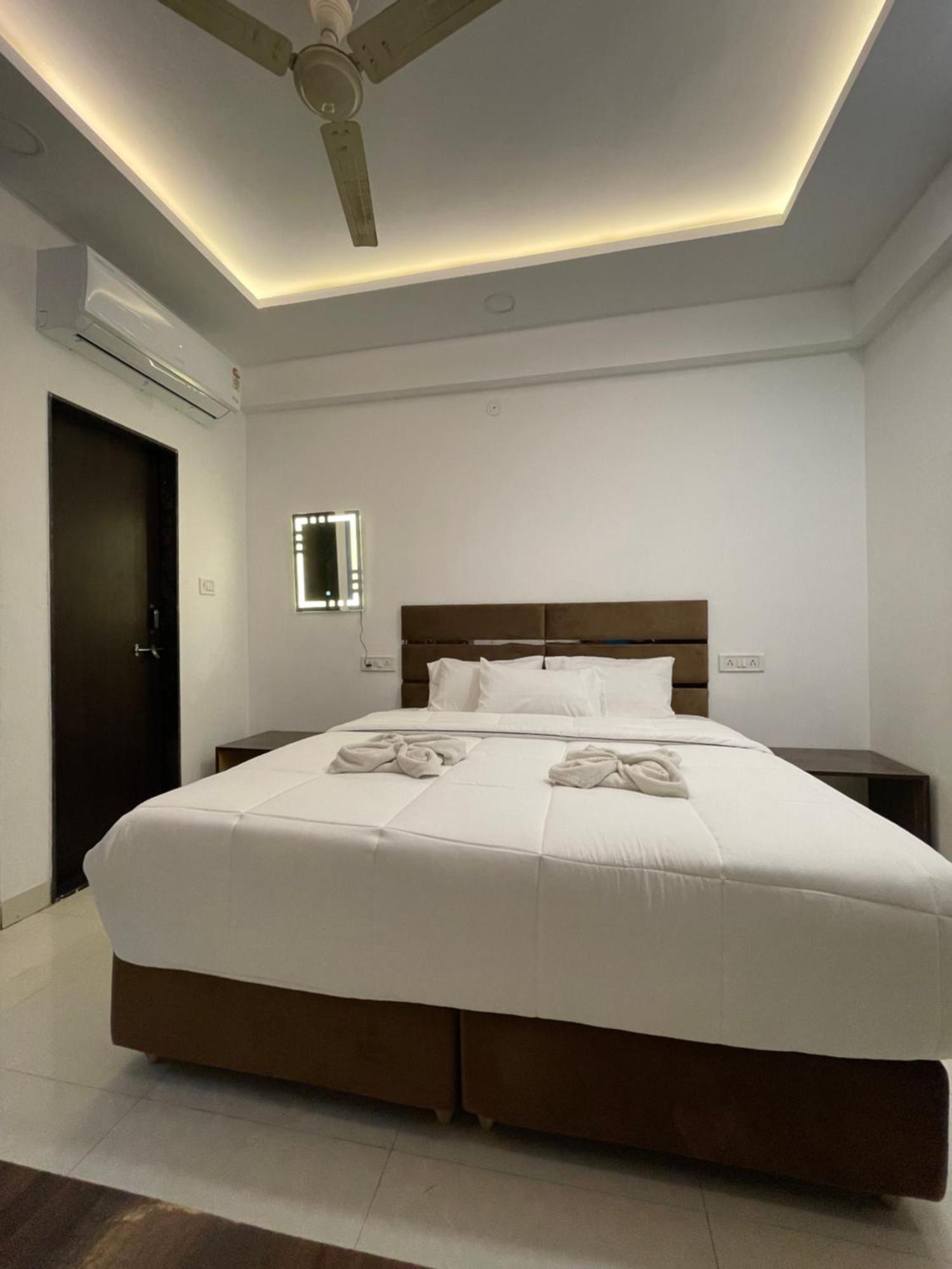 Hotel Kiwi Inn Vijaynagar Scheme 78 Indaur Exteriér fotografie