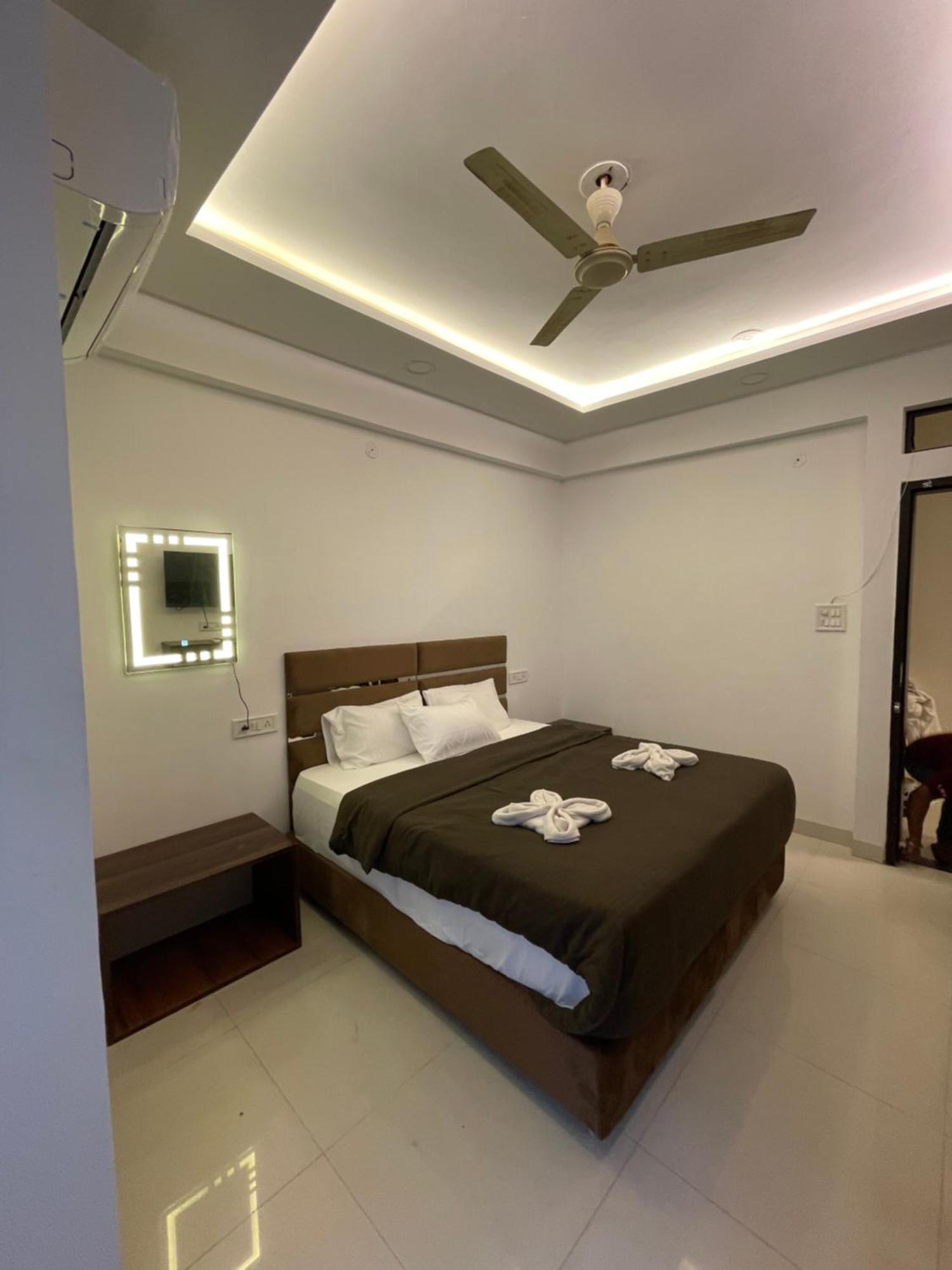 Hotel Kiwi Inn Vijaynagar Scheme 78 Indaur Exteriér fotografie