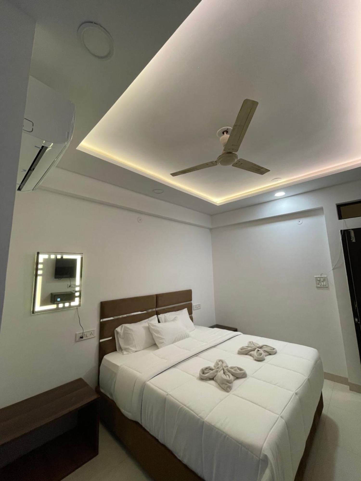 Hotel Kiwi Inn Vijaynagar Scheme 78 Indaur Exteriér fotografie
