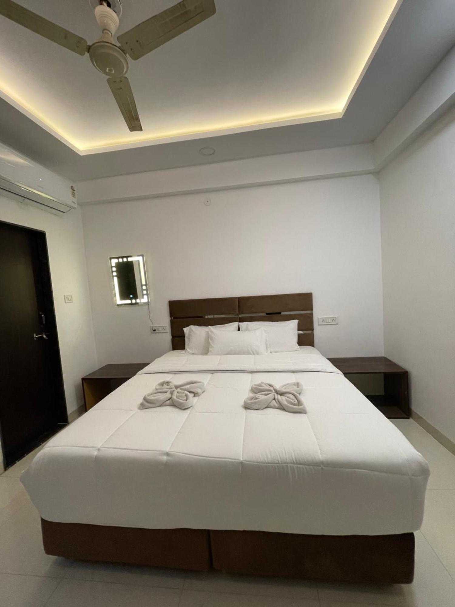 Hotel Kiwi Inn Vijaynagar Scheme 78 Indaur Exteriér fotografie