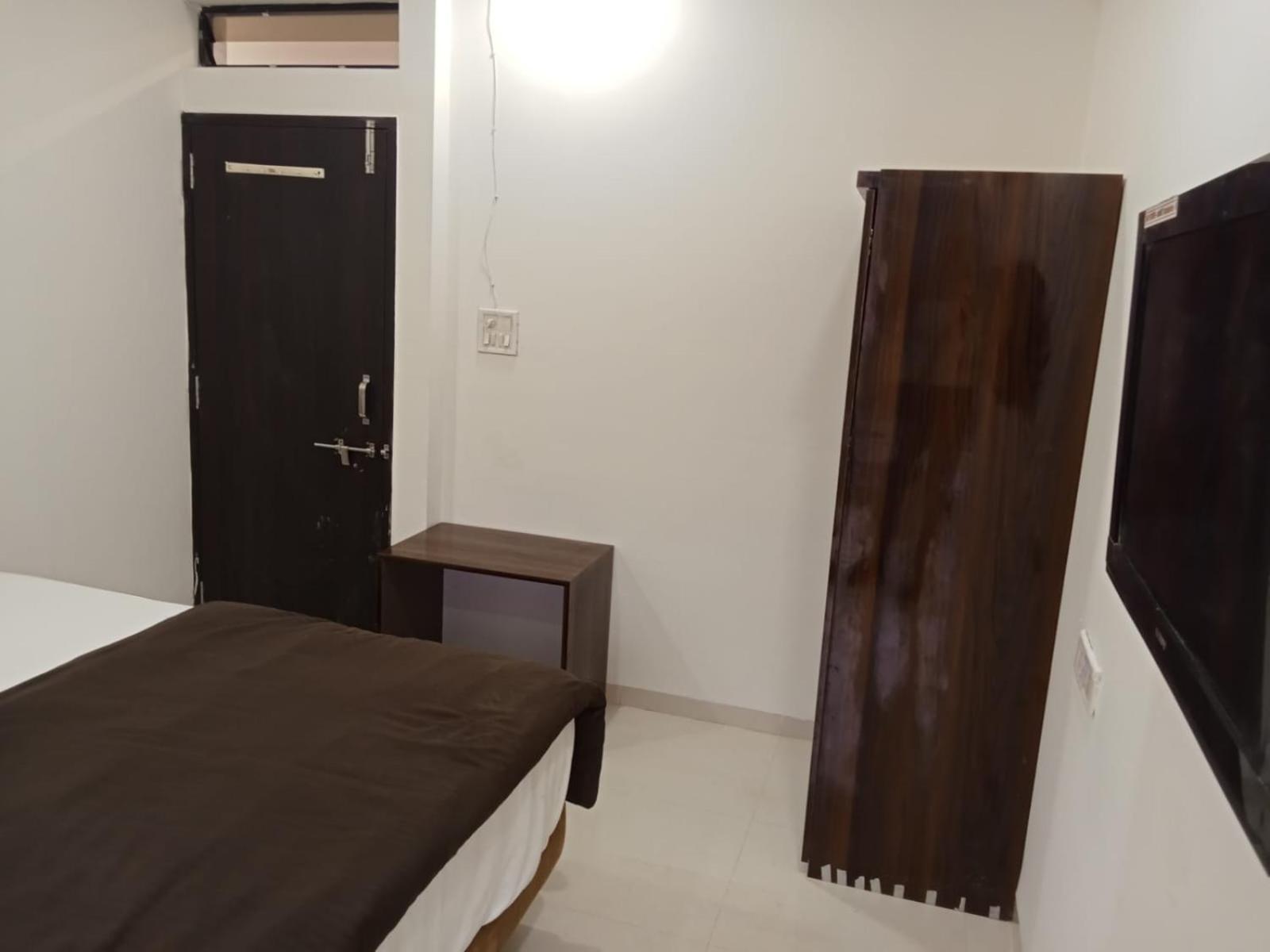 Hotel Kiwi Inn Vijaynagar Scheme 78 Indaur Exteriér fotografie