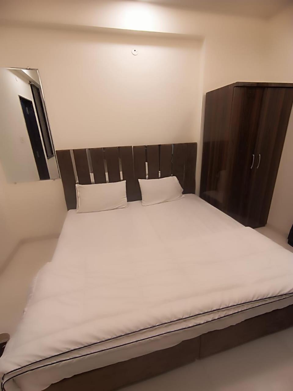 Hotel Kiwi Inn Vijaynagar Scheme 78 Indaur Exteriér fotografie