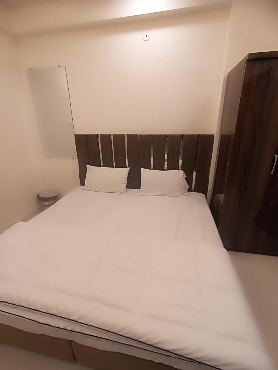 Hotel Kiwi Inn Vijaynagar Scheme 78 Indaur Exteriér fotografie