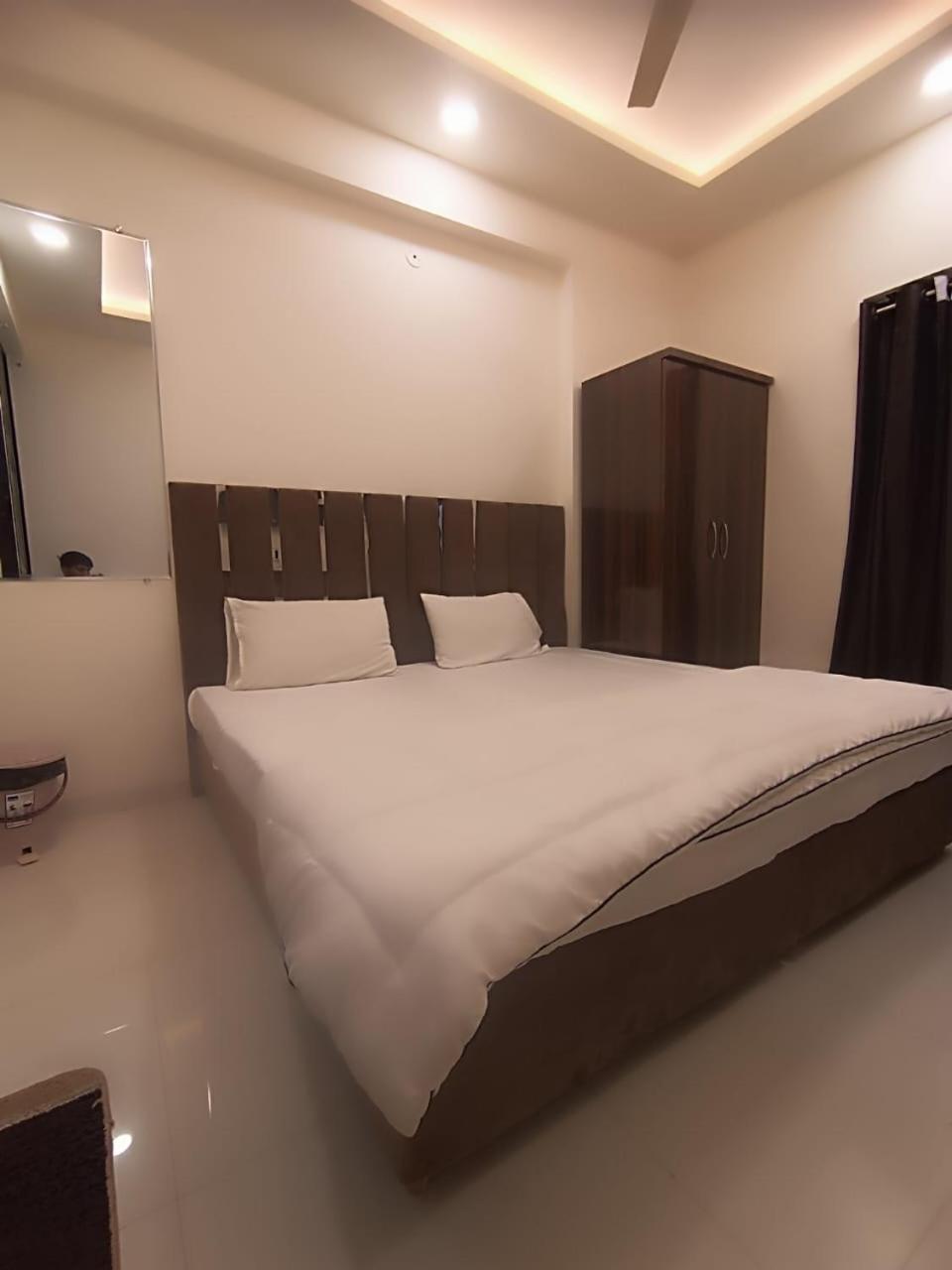 Hotel Kiwi Inn Vijaynagar Scheme 78 Indaur Exteriér fotografie
