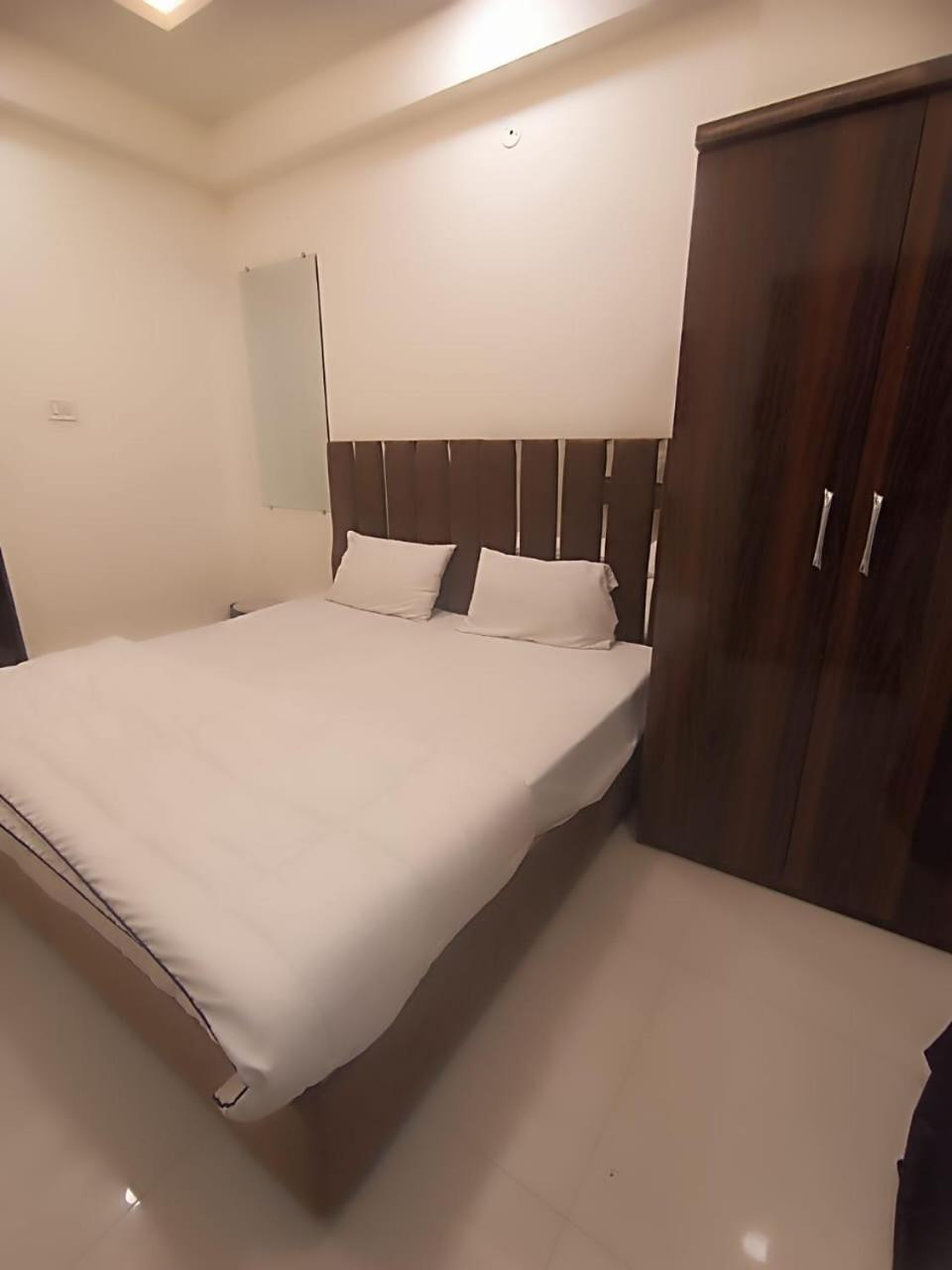 Hotel Kiwi Inn Vijaynagar Scheme 78 Indaur Exteriér fotografie
