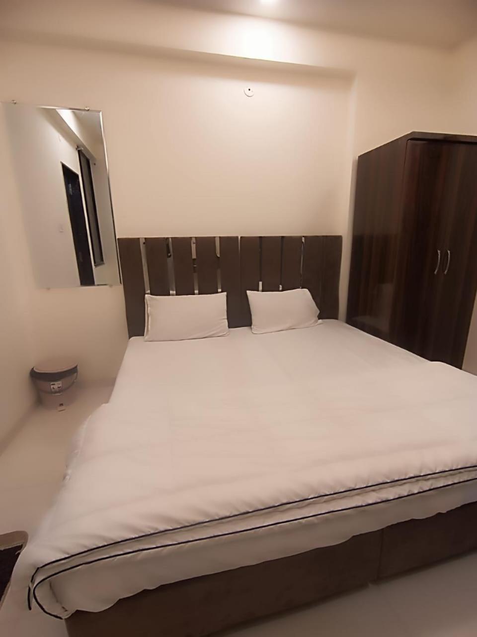 Hotel Kiwi Inn Vijaynagar Scheme 78 Indaur Exteriér fotografie