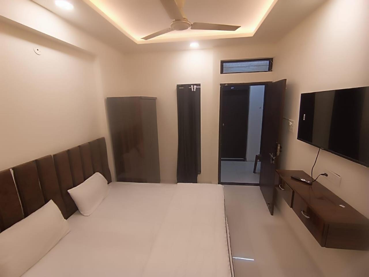 Hotel Kiwi Inn Vijaynagar Scheme 78 Indaur Exteriér fotografie