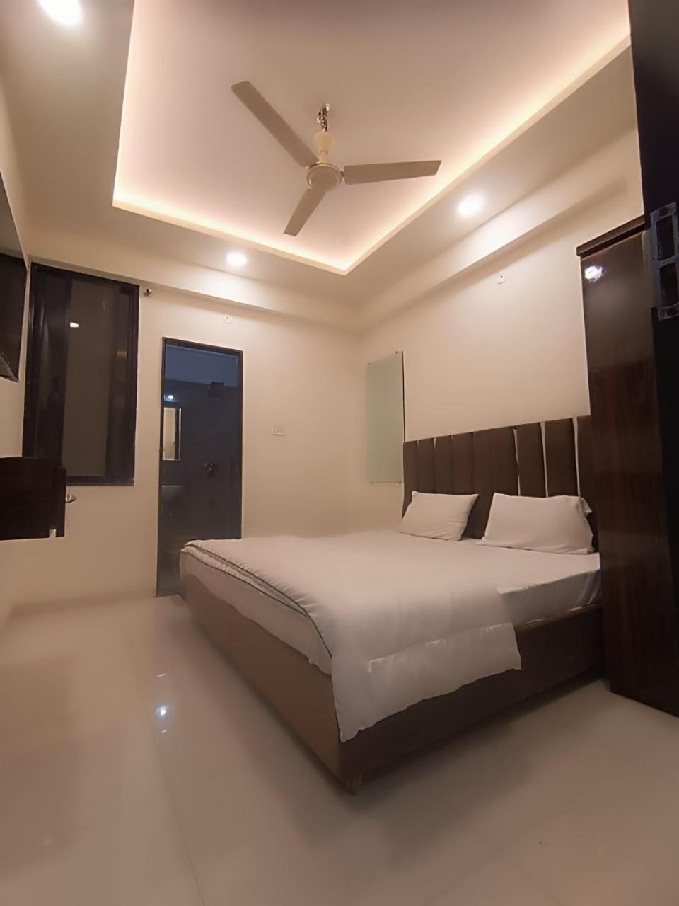 Hotel Kiwi Inn Vijaynagar Scheme 78 Indaur Exteriér fotografie
