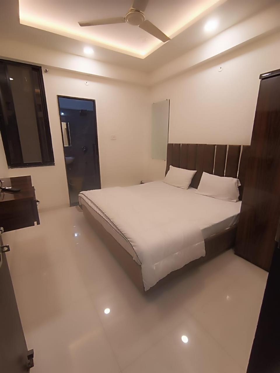Hotel Kiwi Inn Vijaynagar Scheme 78 Indaur Exteriér fotografie