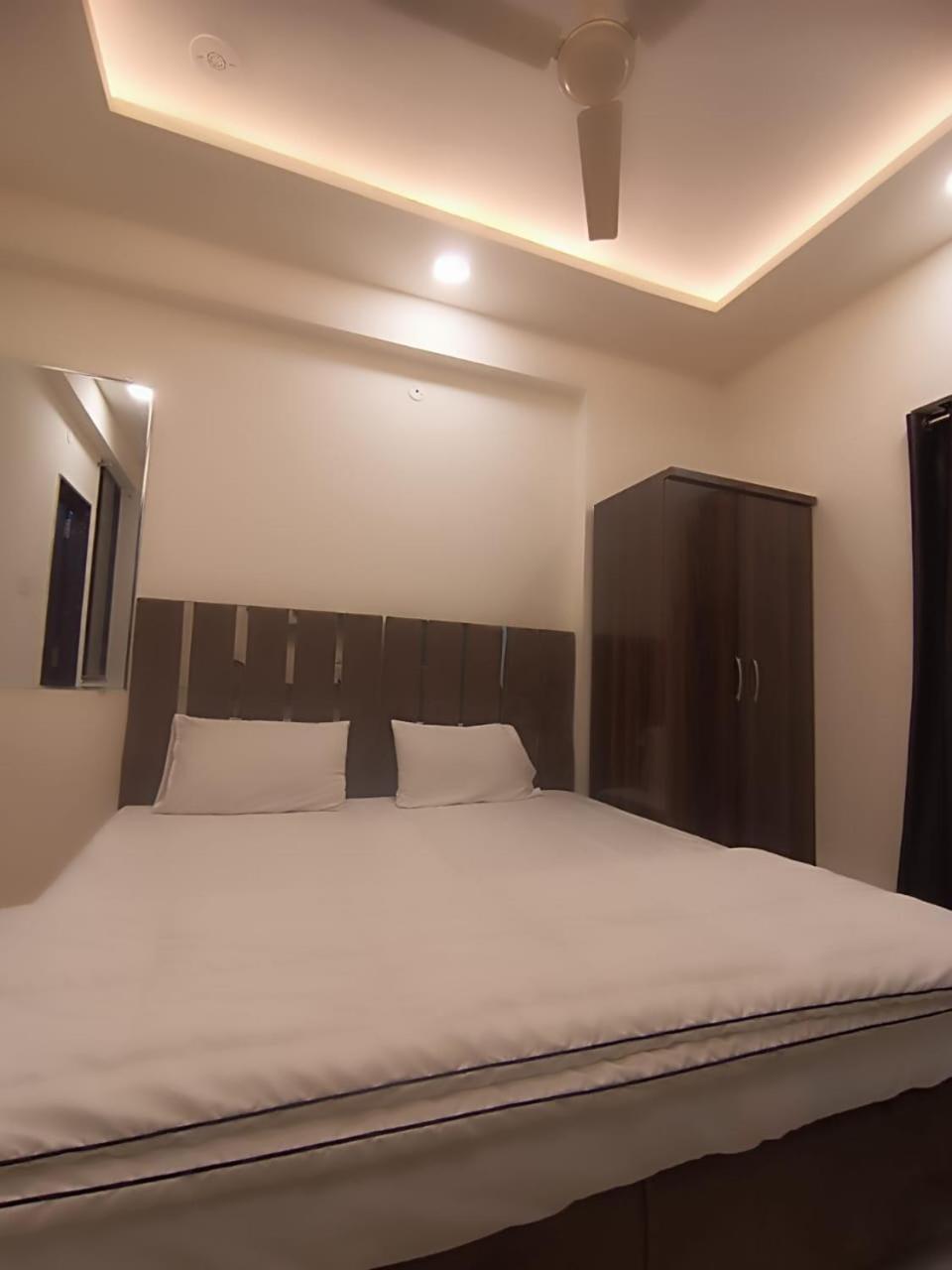 Hotel Kiwi Inn Vijaynagar Scheme 78 Indaur Exteriér fotografie