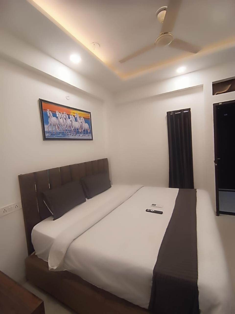 Hotel Kiwi Inn Vijaynagar Scheme 78 Indaur Exteriér fotografie