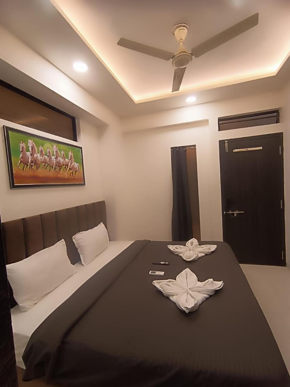 Hotel Kiwi Inn Vijaynagar Scheme 78 Indaur Exteriér fotografie
