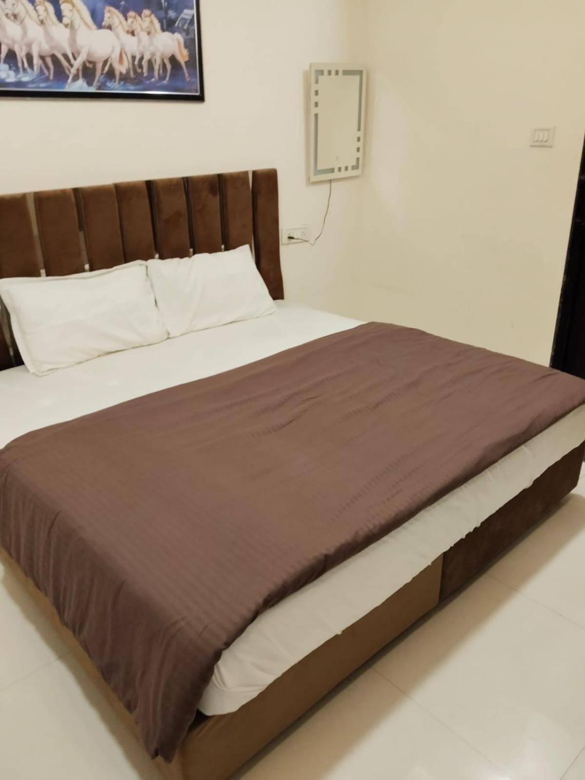 Hotel Kiwi Inn Vijaynagar Scheme 78 Indaur Exteriér fotografie