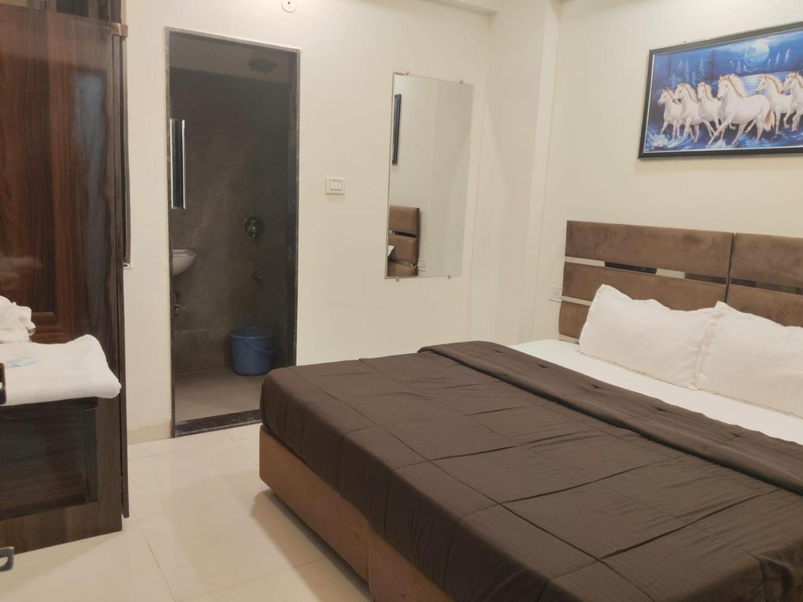 Hotel Kiwi Inn Vijaynagar Scheme 78 Indaur Exteriér fotografie